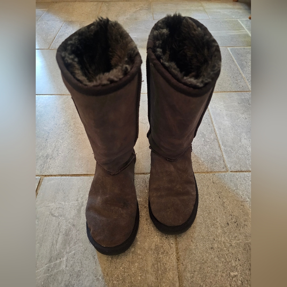 UGG Classic Tall Boot Size W6 Brown